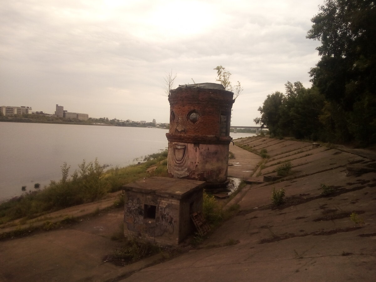 Первое озеро ящики. Водокачка Кронштадт. Водокачка Волгоград. Заброшенная водокачка Калуга. Водокачка на озере Синеглазово Челябинск.