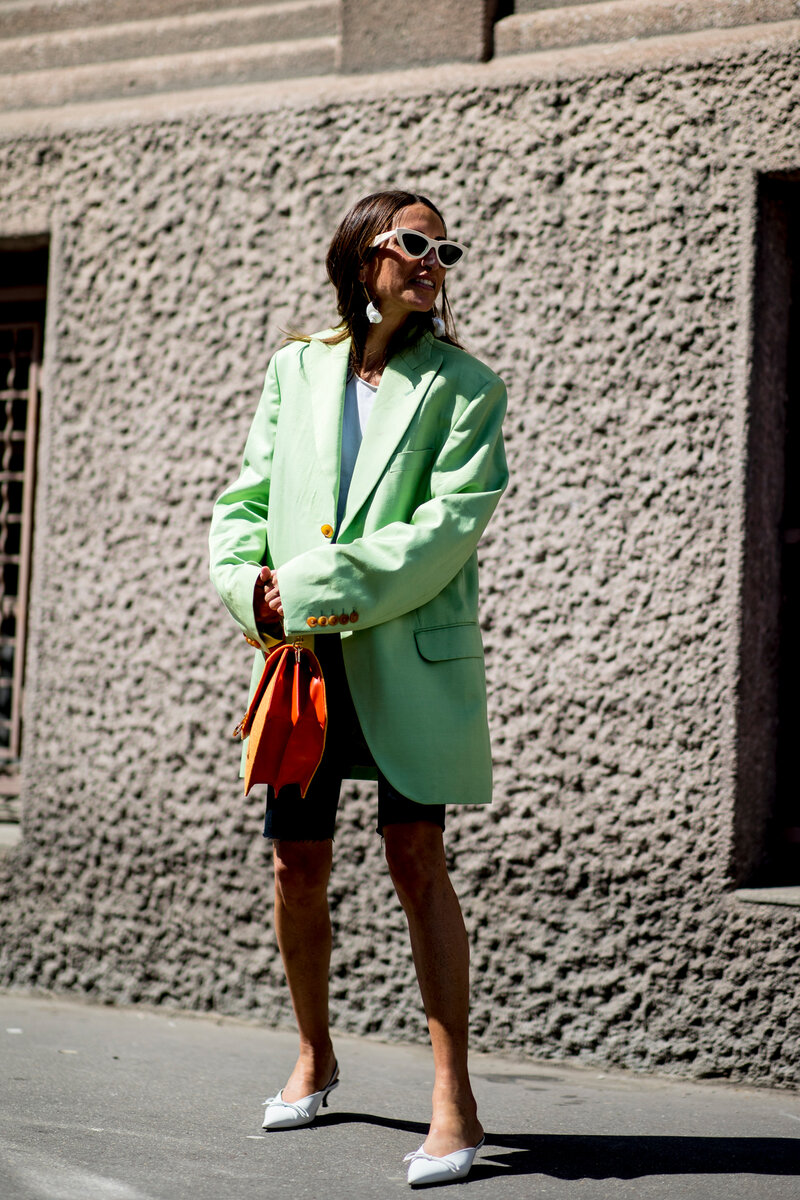 Стильные идеи, как носить зеленый женский пиджак