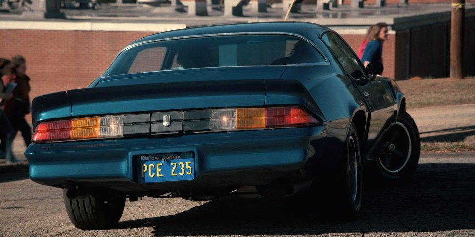 бмв 733i е23. осд машины. очень странные дела сериал шериф. очень странные дела билли харгров. дакре монтгомери осд.