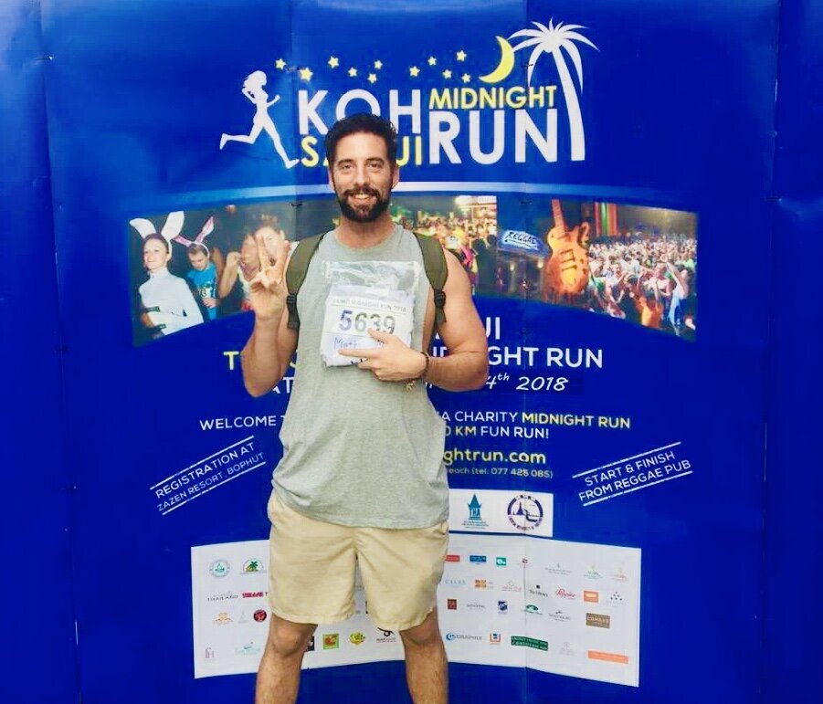 Да, мы бегаем и участвуем в благотворительных марафонах. 