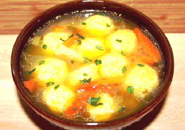 Быстрый супчик с сырными клёцками - отличный вариант для вкусного обеда
