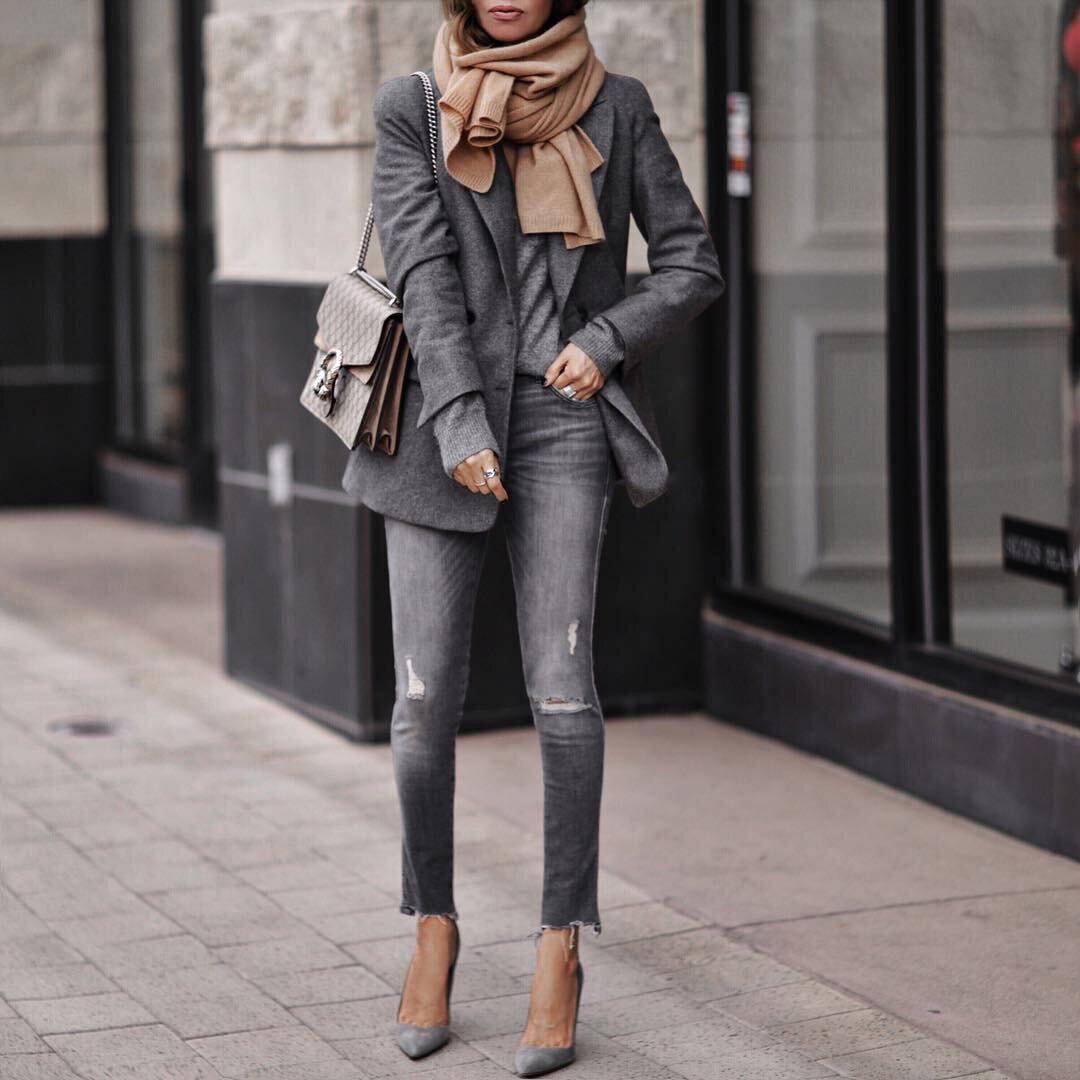 Серые джинсы женские с чем носить зимой