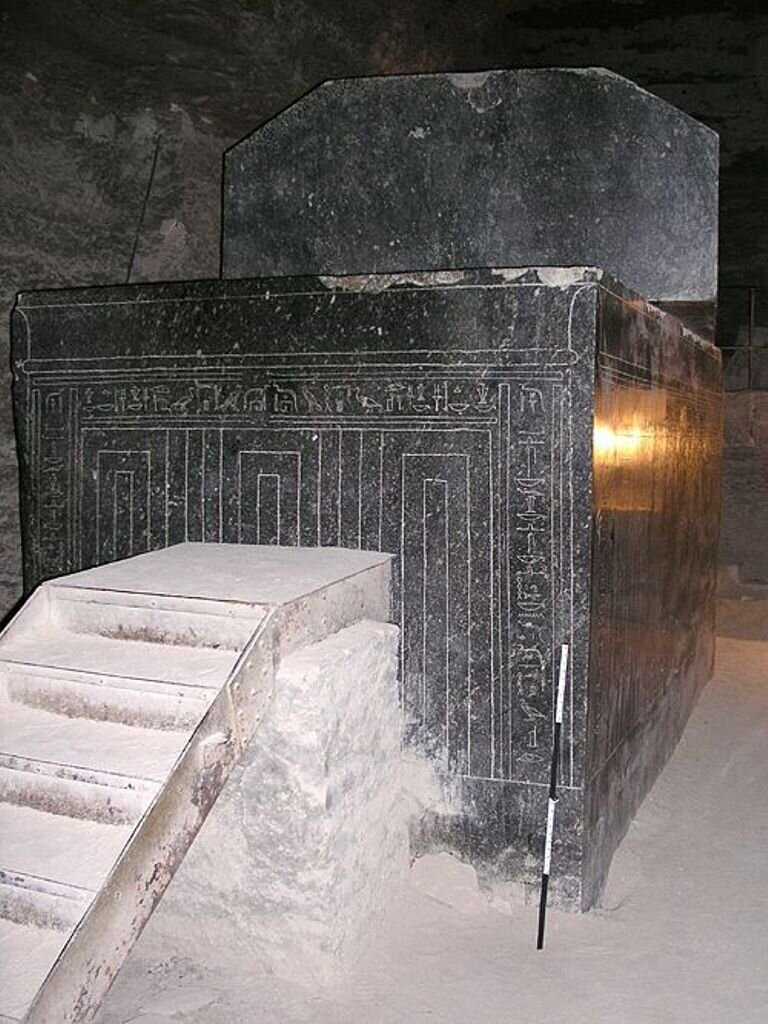 Фото взято с http://techno.bigmir.net/discovery/1595275-V-Egipte-obnaruzheny-bolee-20-inoplanetnyh-sarkofagov?p=1&sort=DESC