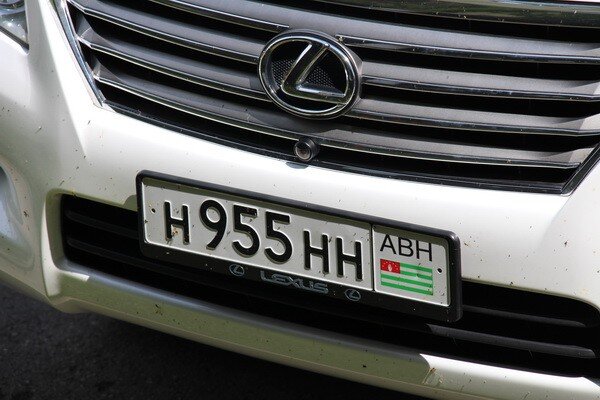 Lexus на абхазских номерах.