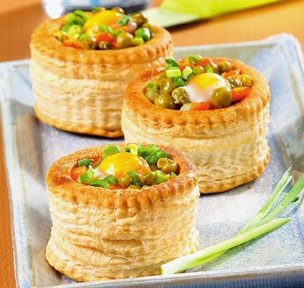 
Тарталетки с грибами и перепелиными яйцами
