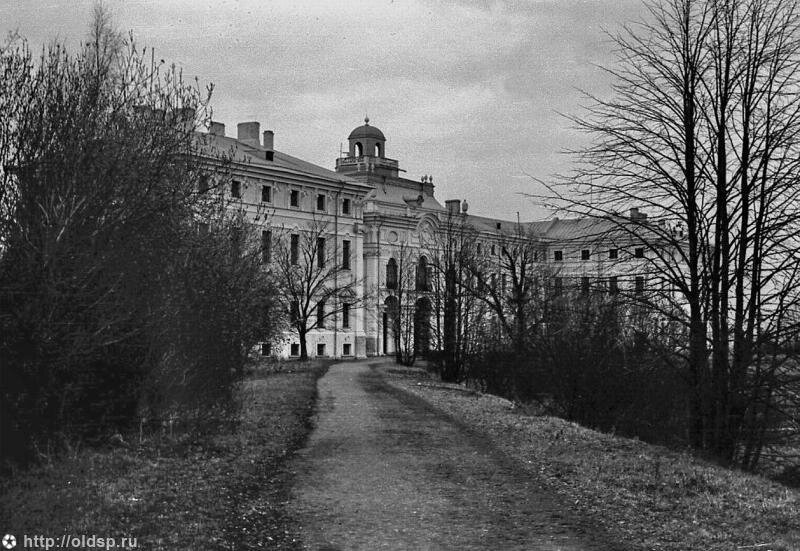 Фото из архива училища. Дорожка к Почте. 1971 год.