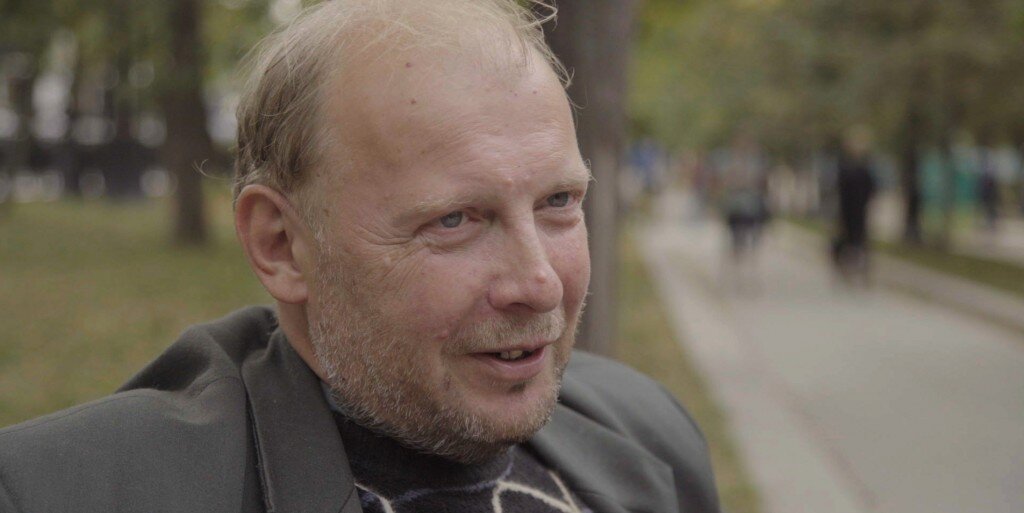 Режиссер Игорь Коновалов живет на улице уже пять лет. Кадр из фильма «Бездомный с киноаппаратом» 