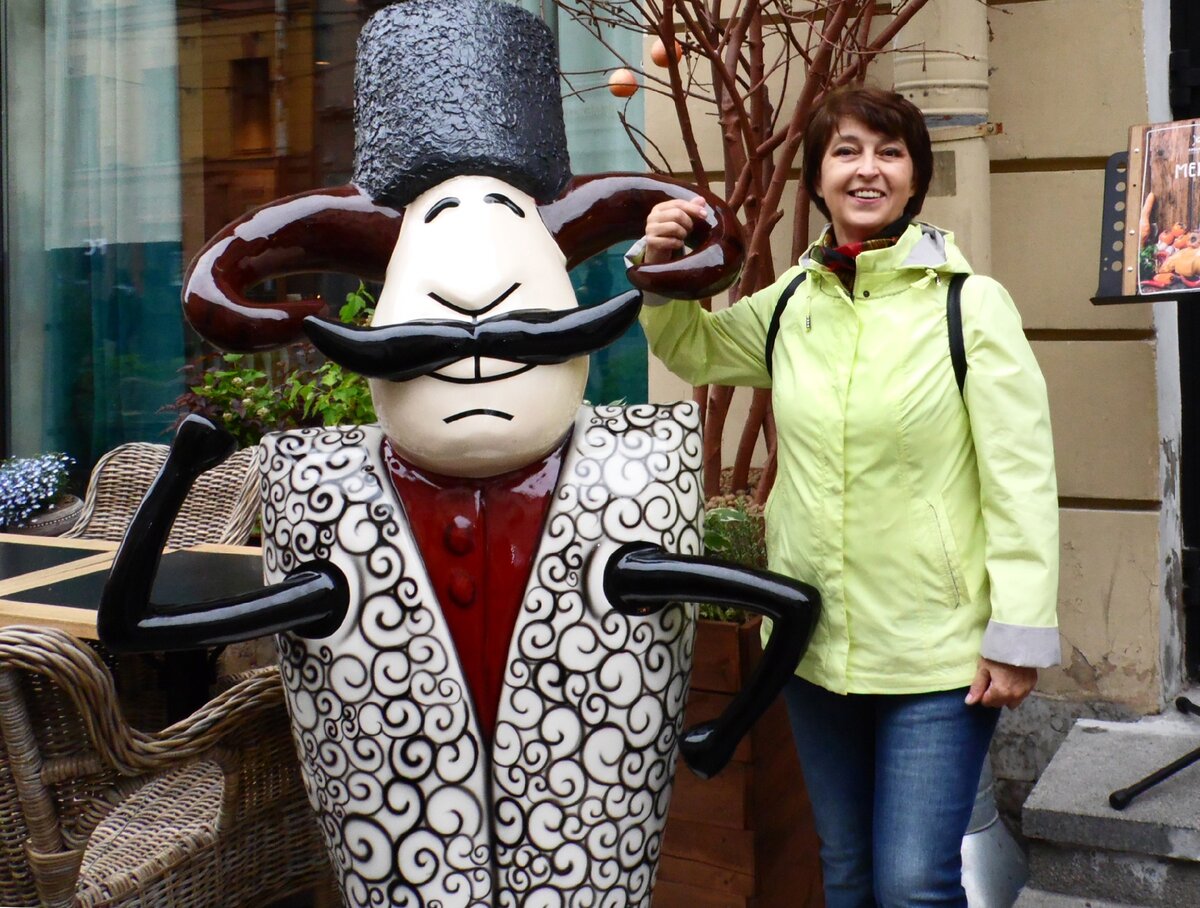 Здесь мне 71. И звонок ещё не прозвенел. 