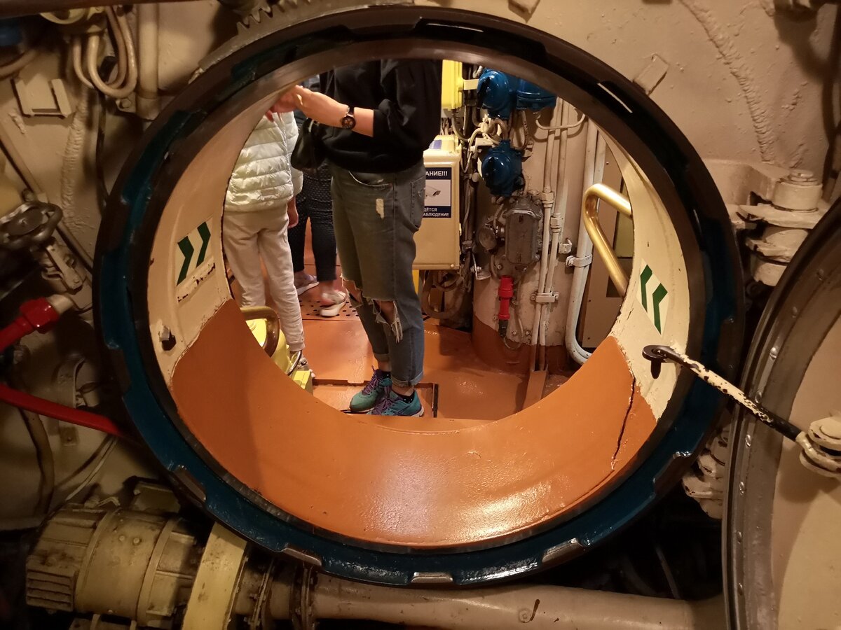 Как выглядит внутри подводная лодка? Показываю легендарную субмарину времён 