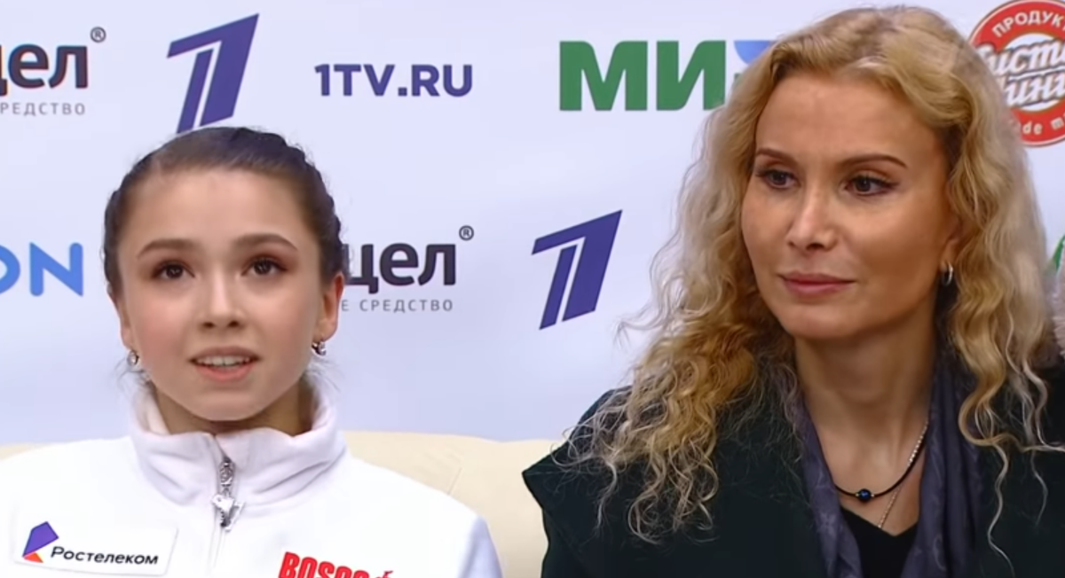 Камила Валиева и ее Тернер Этери Тутберидзе. В этом сезоне пятнадцатилетняя фигуристка дебютирует в международном взрослом катании.