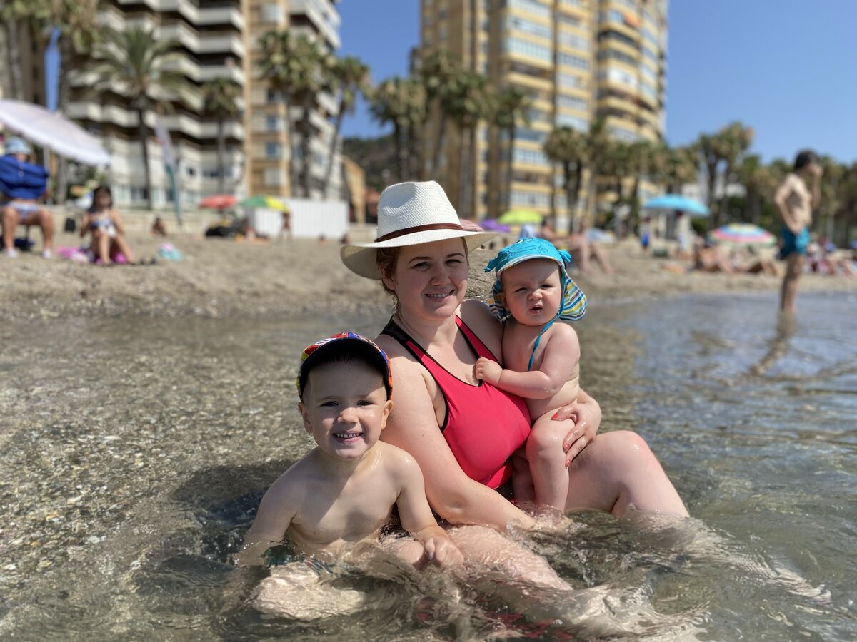 С нашими детками на пляже