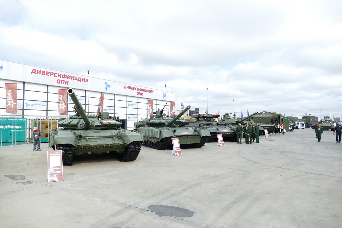 "Танковая аллея", на ней сконцентрированы бронетанковые новинки форума.