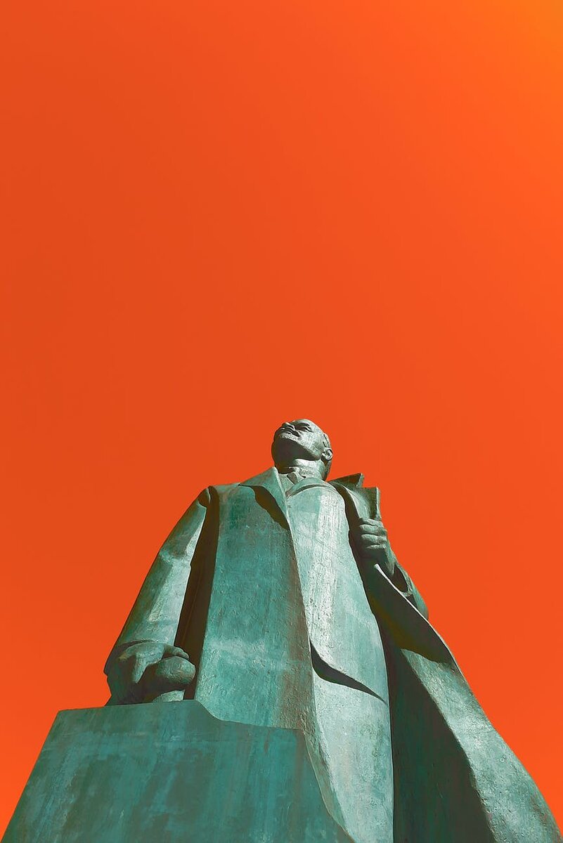 И Ленин такой молодой