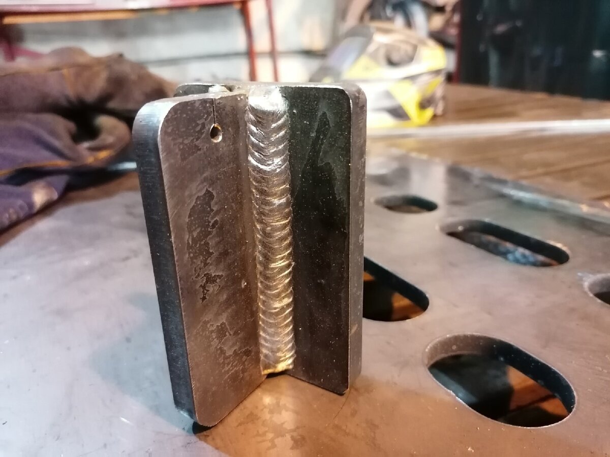 (с) Фото автора. Вертикальный (135 метод) шов поcле очистки. Ещё 1 фото справа ->->->