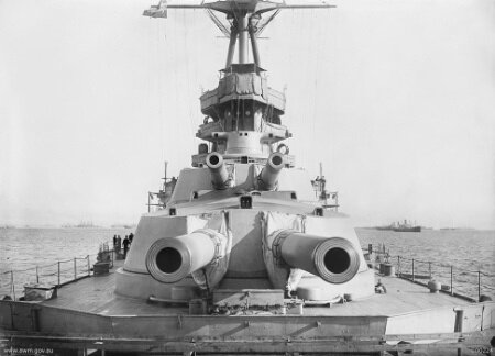 Fig. 2. 1915.04.25 HMS “Queen Elizabeth” forward «BL 15-inch Mk I naval guns» and bridge look, when located off the shores of Gallipoli Peninsula.