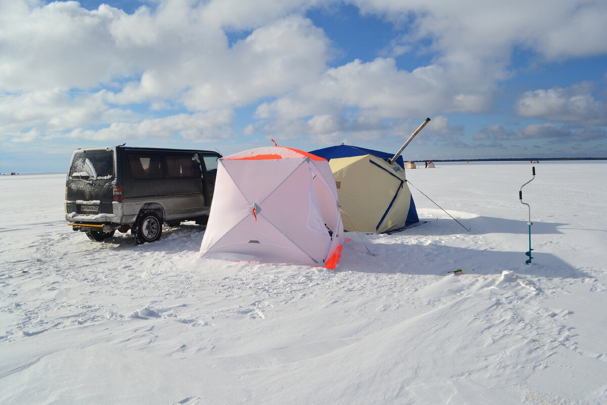 на фото палатки MrFisher и Polar Bird 4T Long