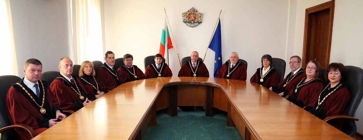 Члены Конституционного суда Болгарии.