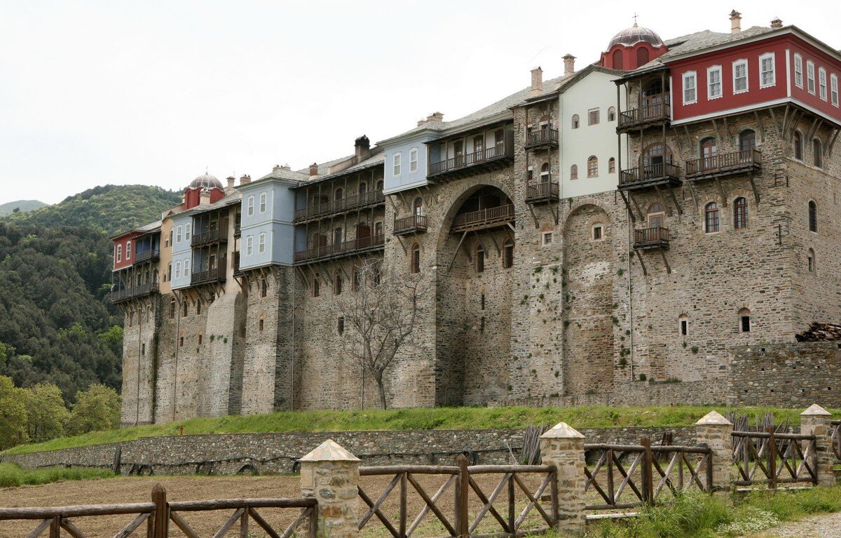 Иверский монастырь, святая гора Афон. (фото - Яндекс картинки)