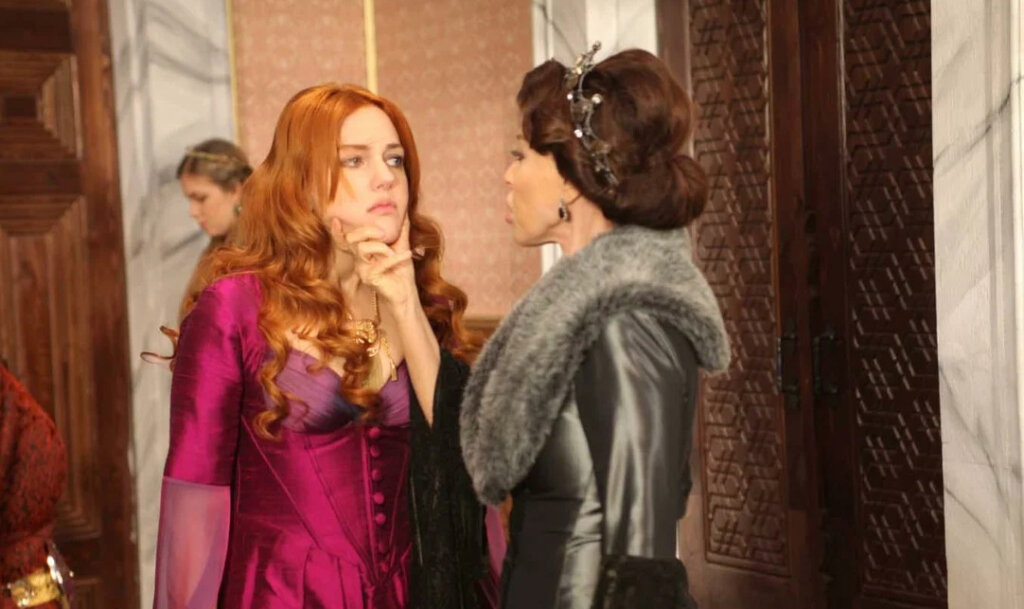 Отношения между Хюррем и Валиде всегда были сложными