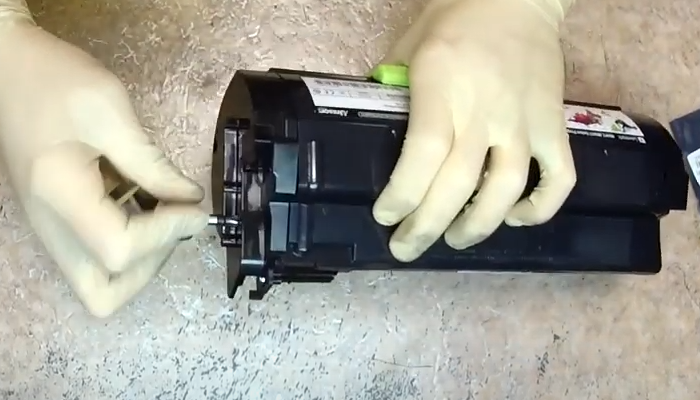 Фото 4. Выкручиваем винты