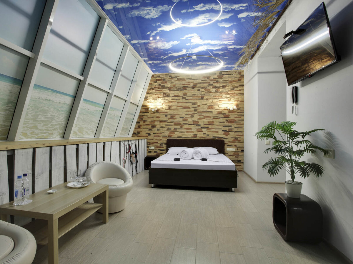 Номер "Остров" в отеле "Подушкин" на Петровской набережной в Воронеже.