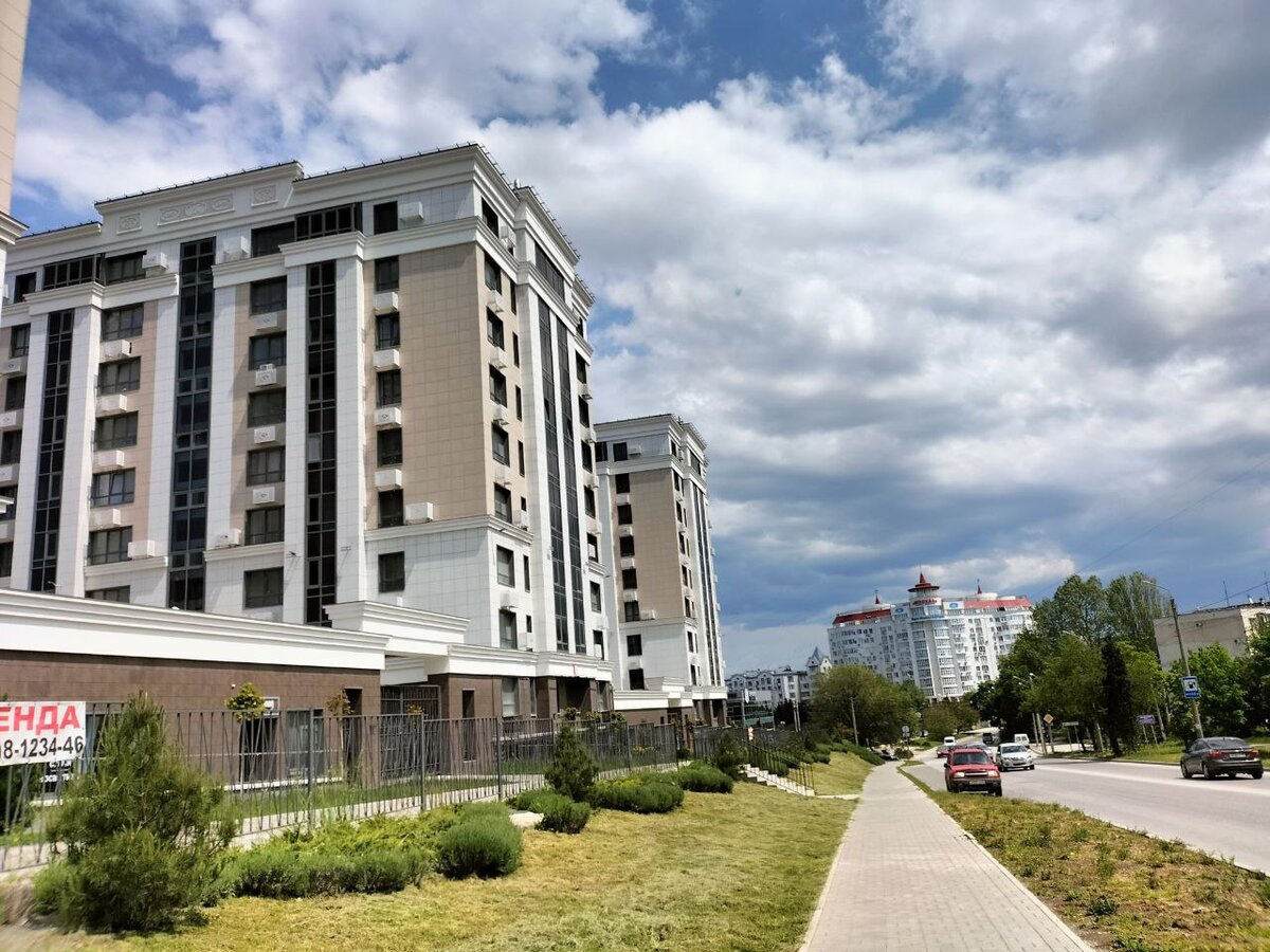 Новостройки возле парка Победы в Севастополе. Фото личное для обложки к публикации.