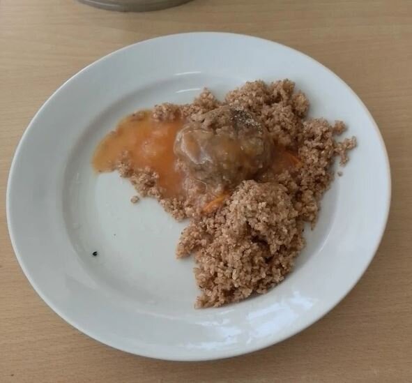 фотографировать в столовой было нельзя, но на просторах интернета я нашла это фото и сразу поняла - это оно