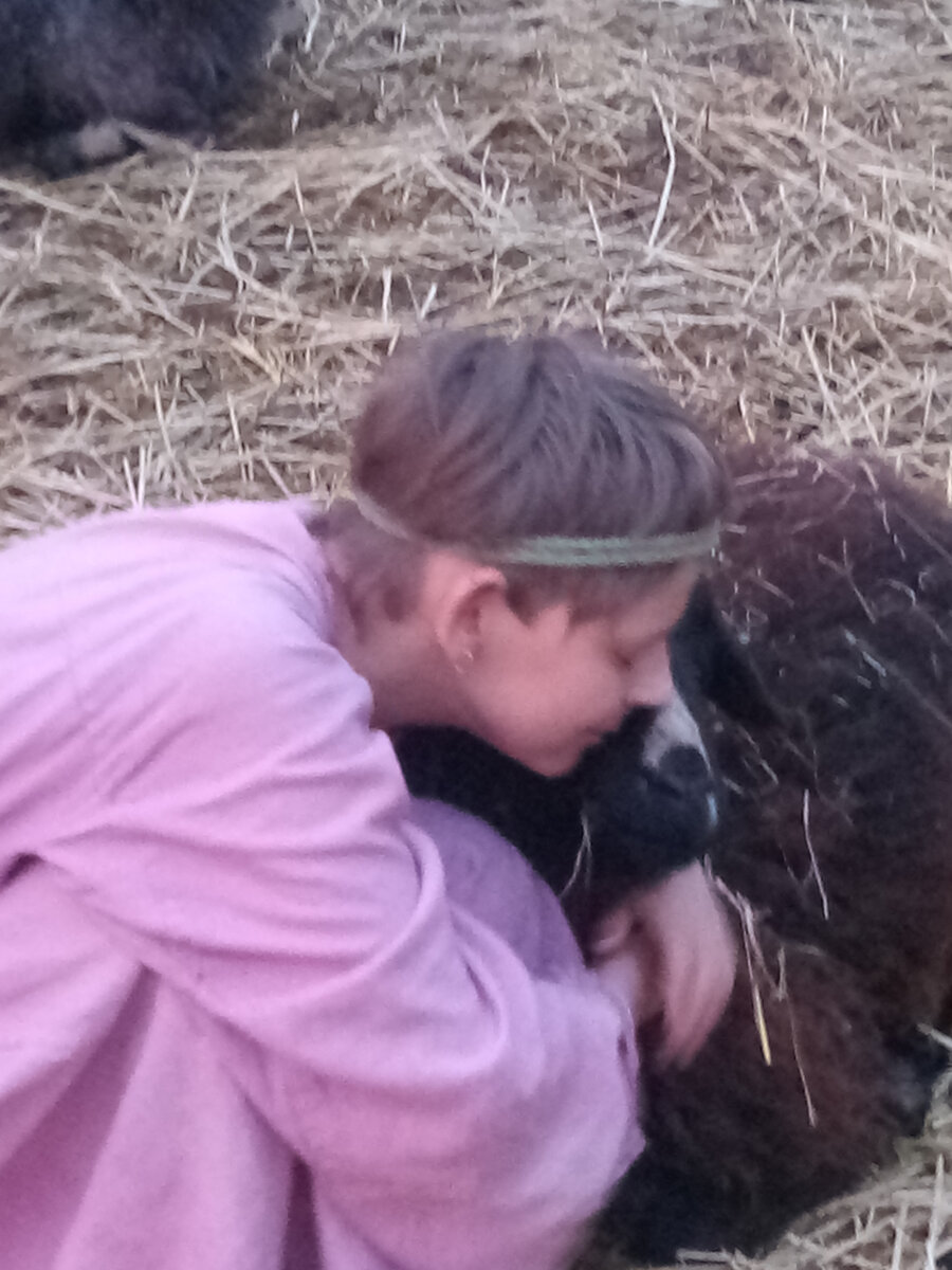 Дочка в моем реконском платье)