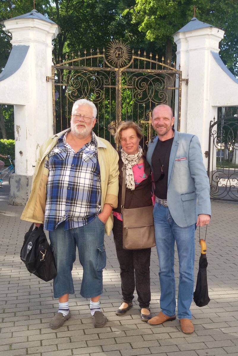 Участники комисси 1999 года. Фото 2016. Реставратор из Каунаса Гинтарас Казлаускас (слева), сотрудница департамента охраны исторического наследия из Вильнюса Аудроне Вишняускене и автор материала