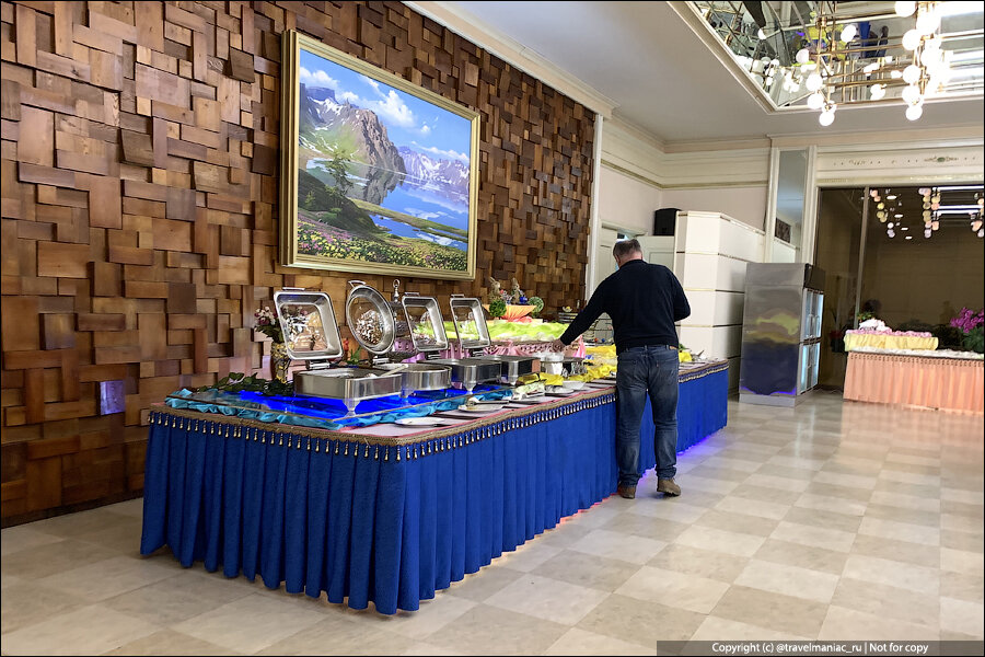 Хорошо, хоть не пришлось драться за еду: отельный завтрак в Северной Корее
