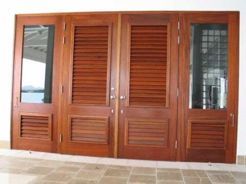  Жалюзийные деревянные двери
