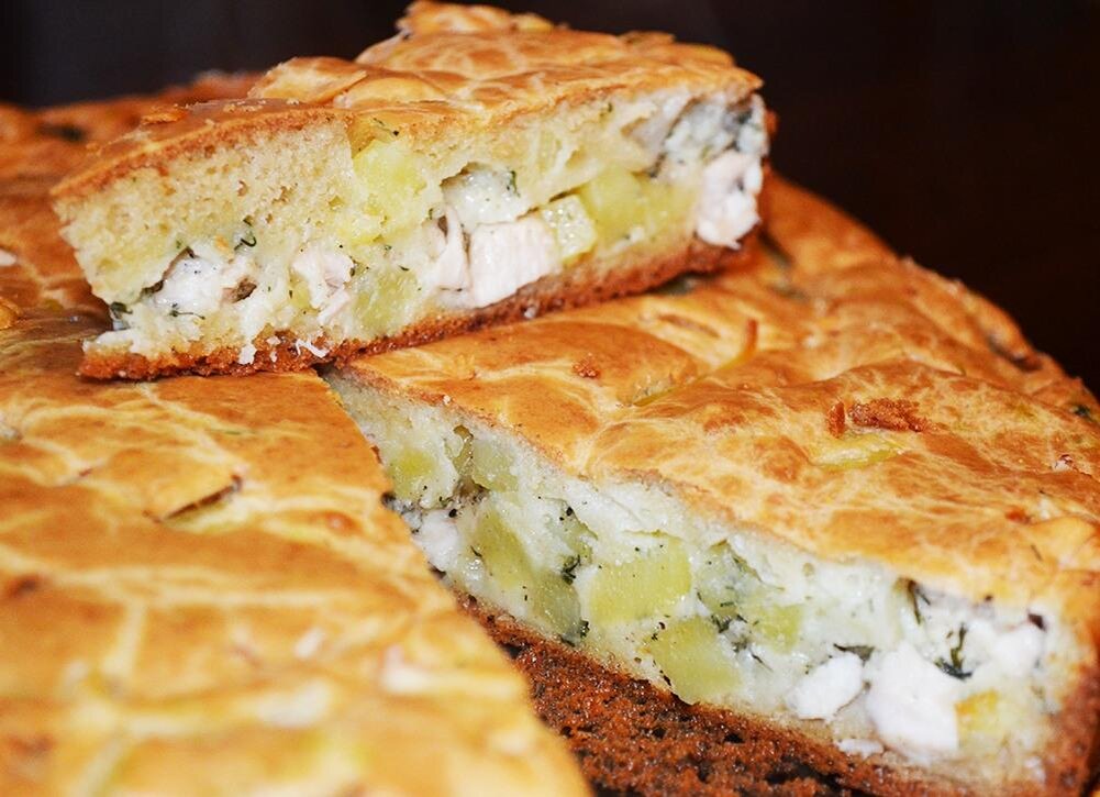 Блинный пирог курник. Курник блинчатый пирог. Пирог курник. Мордовский курник. Пирог с курицей.