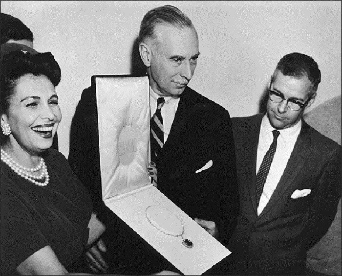 10 ноября 1958 года компания Henry Winston передала бриллиант Музею национальной естественной истории.