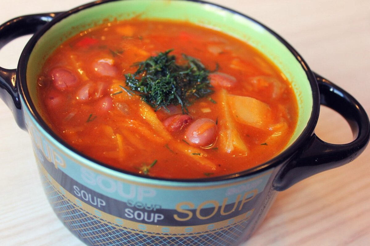 Тыквенный суп с фасолью и помидорами