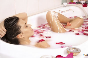  15 минут в теплой ванне ни только снимут ваше напряжение и усталость, но и хорошо воздействует на состояние кожи и процесса похудения.-2