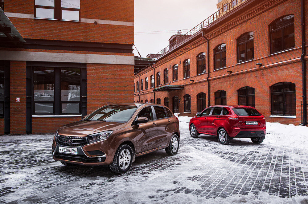   Цены  на XRAY стартуют с отметки в 589 000 руб. за хэтчбек с 1.6 (106 л.с.) и  МКП в комплектации Optima. Мотор 1.8 (122 л.с.) в паре с механикой  доступен минимум в более продвинутой версии Optima Advanced за 669 000  руб. Доплата за «робот» АМТ – 30 000 руб.  