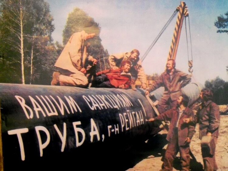 Вопреки все предпринятым советским правительством мерам, санкции Рейгана работали.