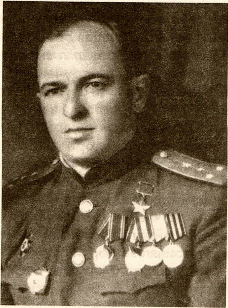 Герой Советского Союза А. В. Зуйков (Снимок военных лет). 