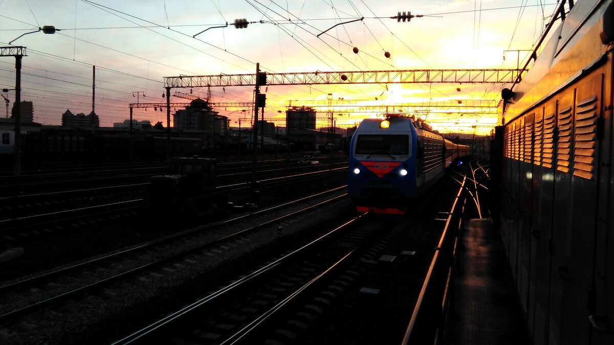 Отправляется поезд