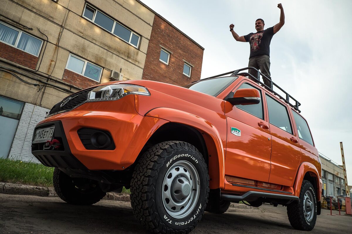 Забыл спросить у Юры, почему он так радуется прыгая на крыше моей машины