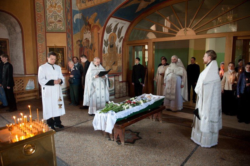 Отпевание усопшего в церкви