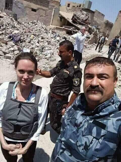 солдат делает селфи