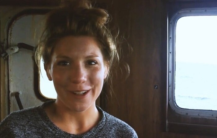 Ким Валль на лодке