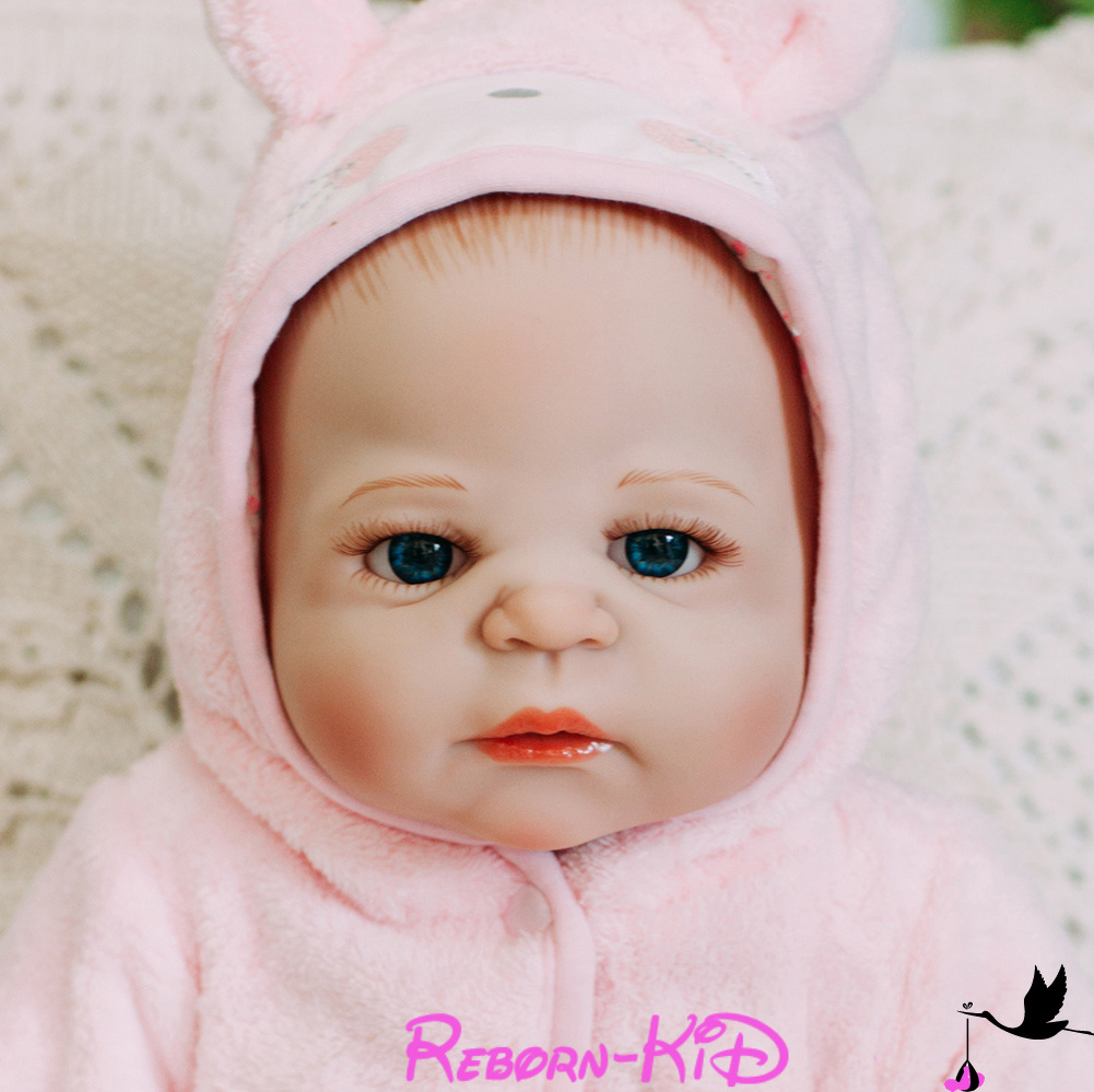 Глаза куколки Лулу голубые, расписаны акриловыми красками. 