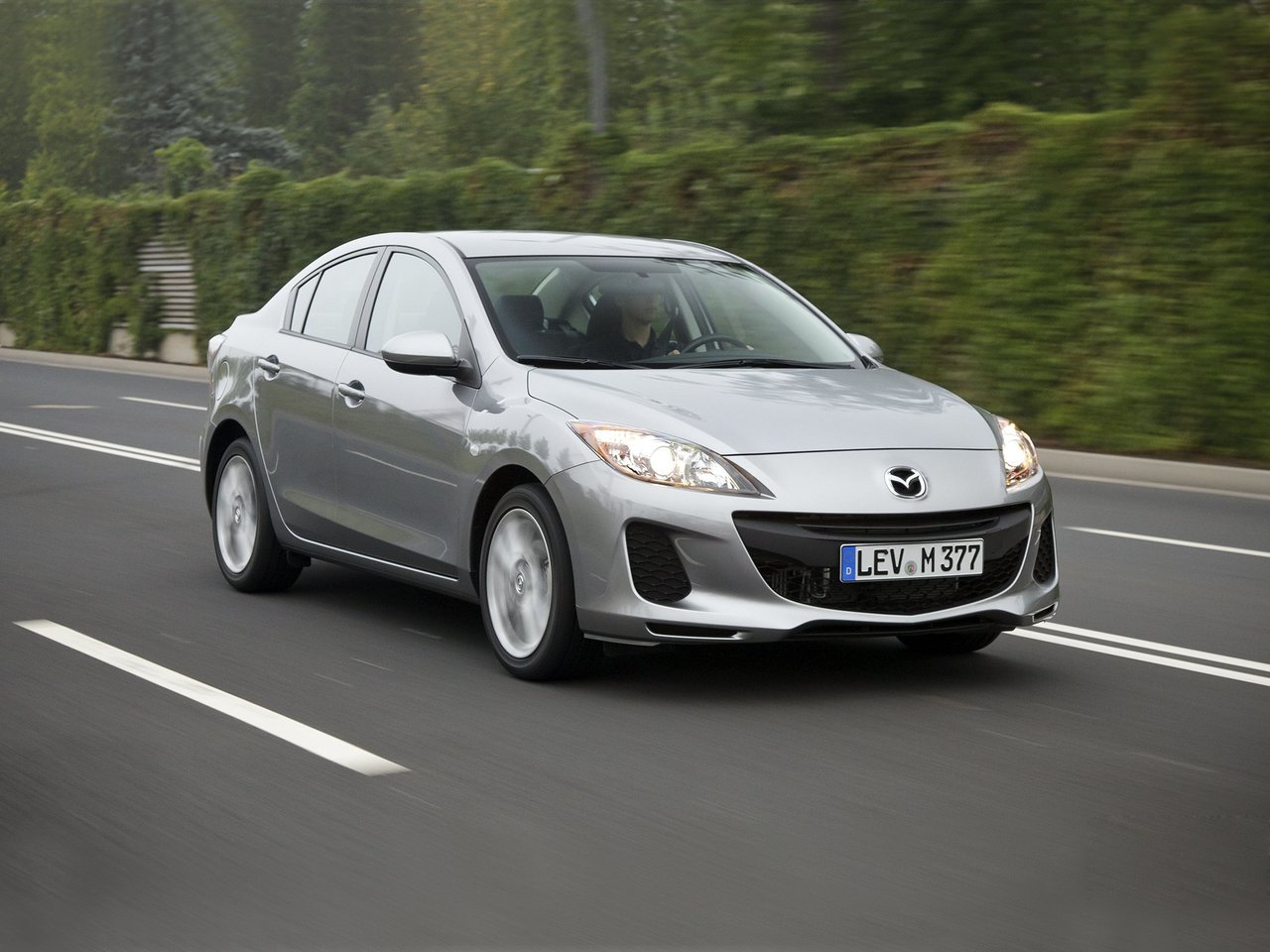 Mazda 3 BL рестайлинг. Средняя цена - 570 000 рублей.