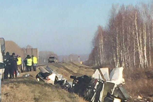   В пятницу, 26 октября, около 7.00 в Кемеровском районе на 20-м километре автодороги «Кемерово — Промышленная» произошло серьезное ДТП, в котором погибли три человека и еще один пострадал.