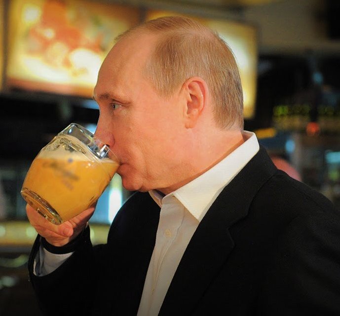 Путин пьет Жигулевское пиво. Фото с сайта: ria.ru