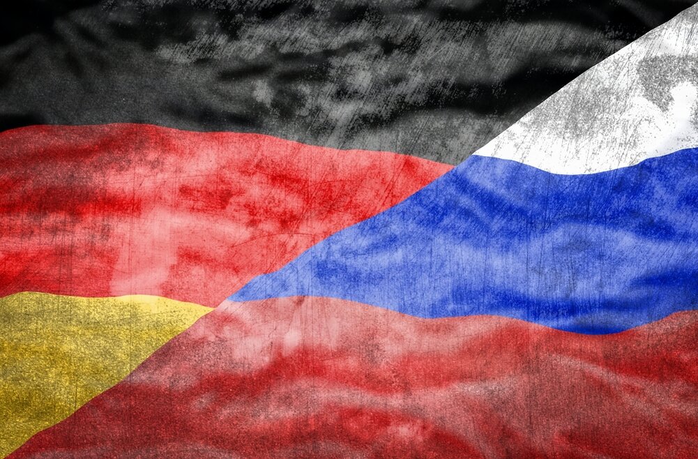Ещё какое- то время назад я бы написал, что Россия встречается с чемпионом мира по футболу, но глядя на последние результаты, и, что самое важное, глядя на игру сборной Германии, я ожидаю положительного результата от нашей команды: я считаю, что Россия может и должна одерживать победу над этим соперником.