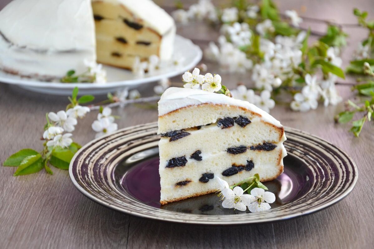 Сметанный торт с черносливом. Главное угощение | Простые и вкусные рецепты  от 1000.menu на Яндекс Дзен | Дзен