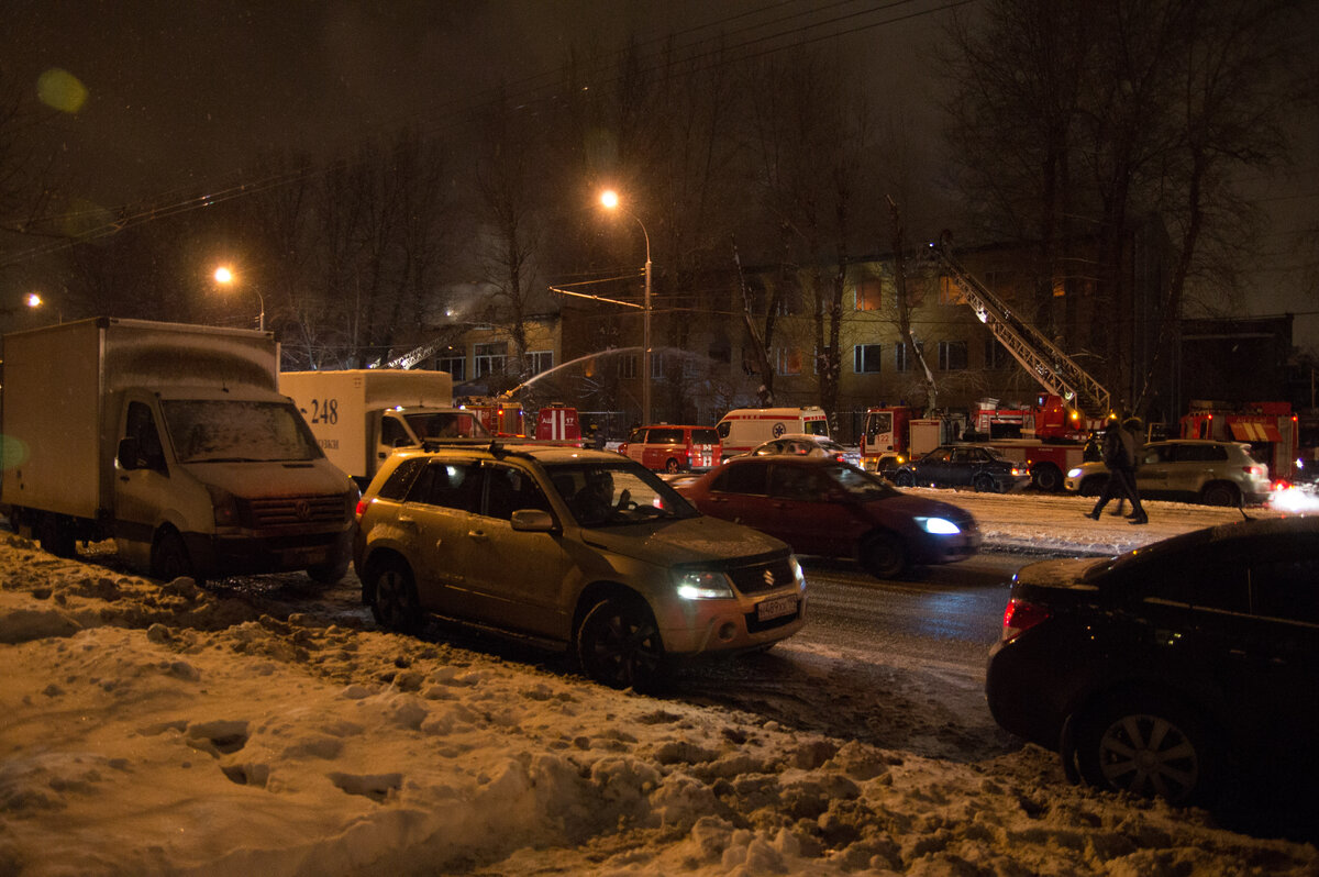 Так техникум тушили четыре года назад.
